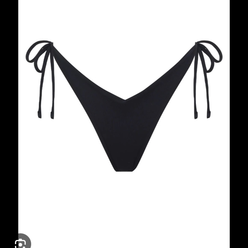Frankie’s bikini’s bikini bottom
